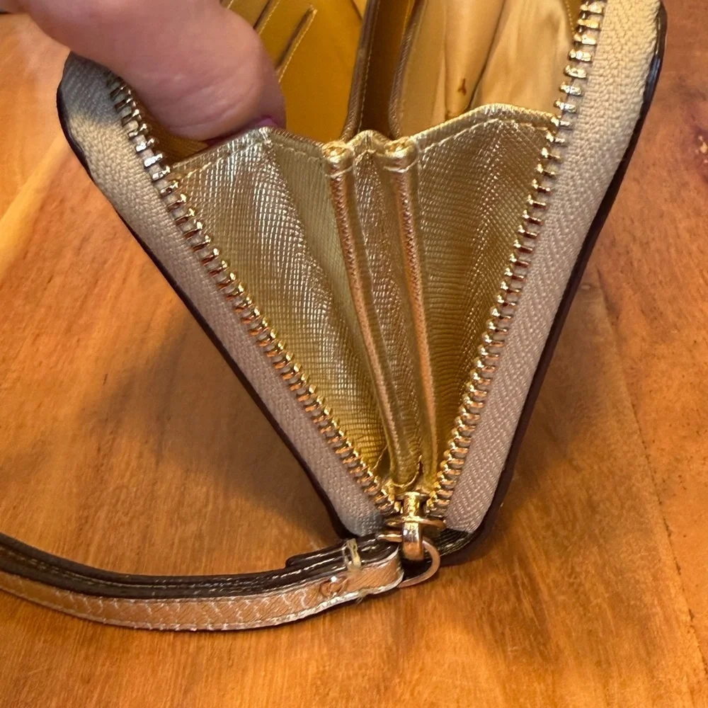 Kate Spade New York Talk Is Chic Saffiano Leather Wallet in Gold‎